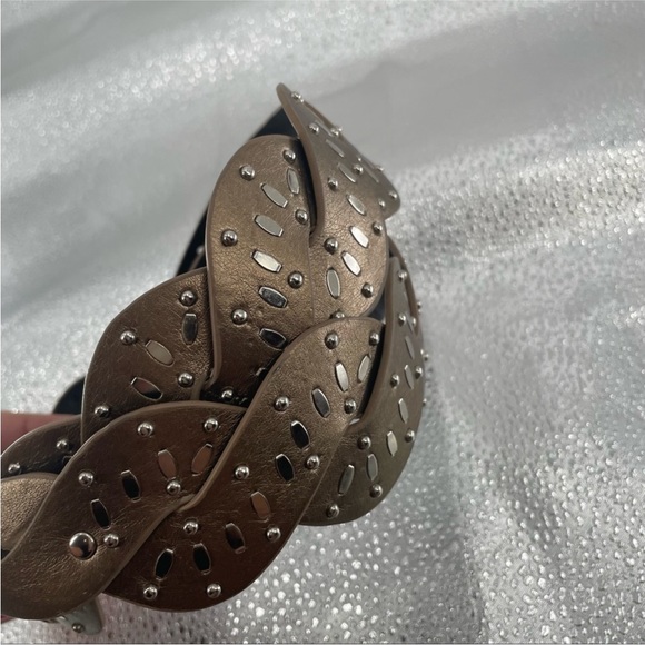 NWOT Twisted Metallic Beaded Double Buckle Belt - Picture 4 of 7